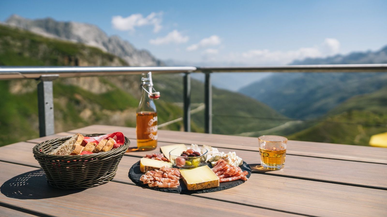 Ticino delicacies at the Corno Gries Hut