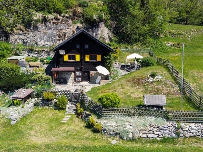 Image 0 - Tipico Chalet leventinese in un angolo di paradiso