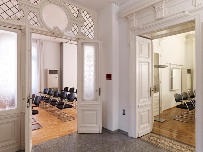 Image 4 - Business Center IN.Villa