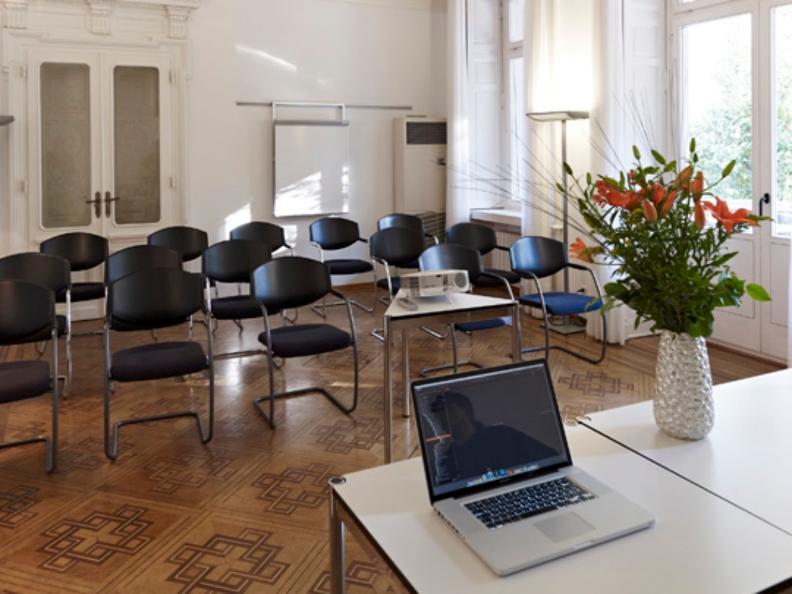 Image 3 - Business Center IN.Villa