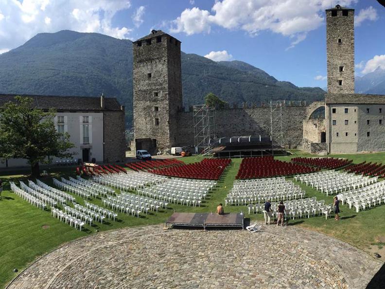 Castle on Air bellinzonaevalli.ch