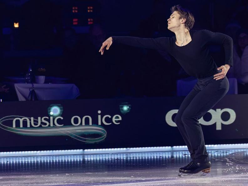 Image 4 - Music On Ice
