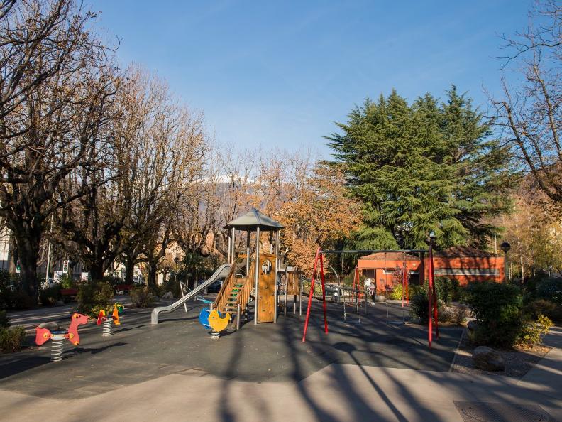 Image 0 - Parco giochi a Bellinzona, Via H. Guisan Image 0 - Parco giochi a Bellinzona, Via H. Guisan