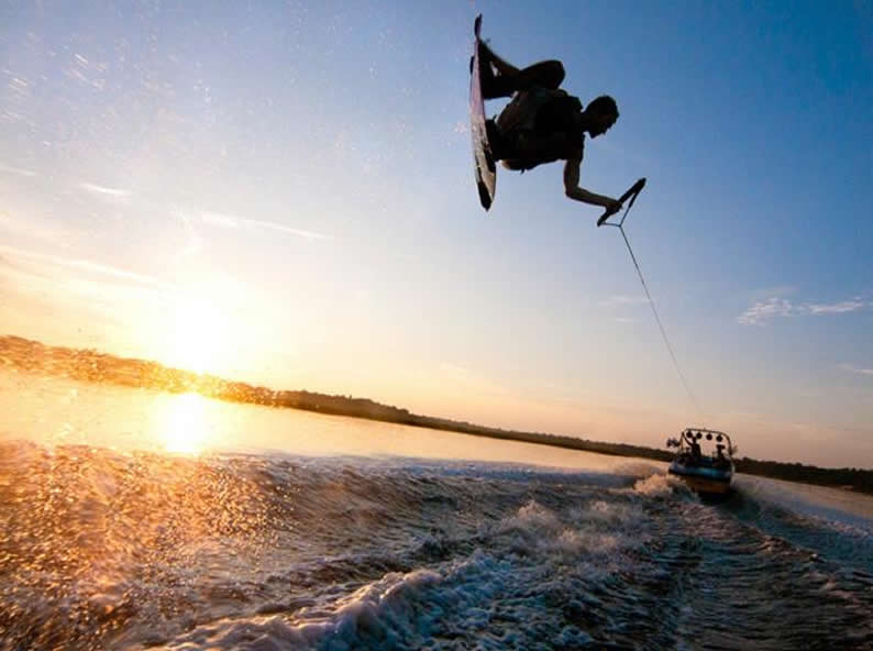 Image 1 - Wakesurfing & Wakeboarding Ticino