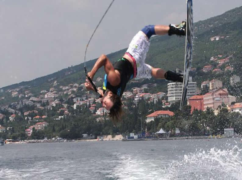 Image 2 - Wakesurfing & Wakeboarding Ticino