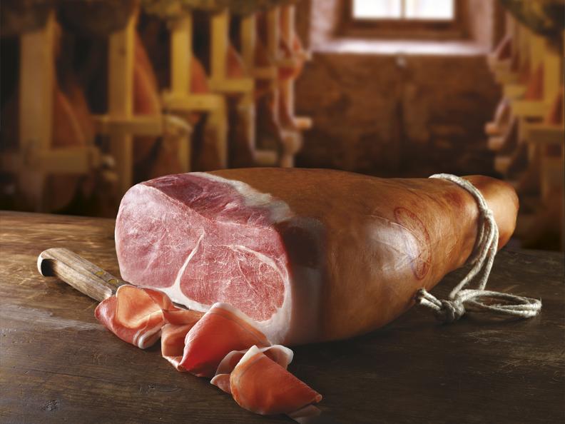 Image 2 - Reifekeller von Prosciutto Crudo Piora mit Beobachtungspunkt 