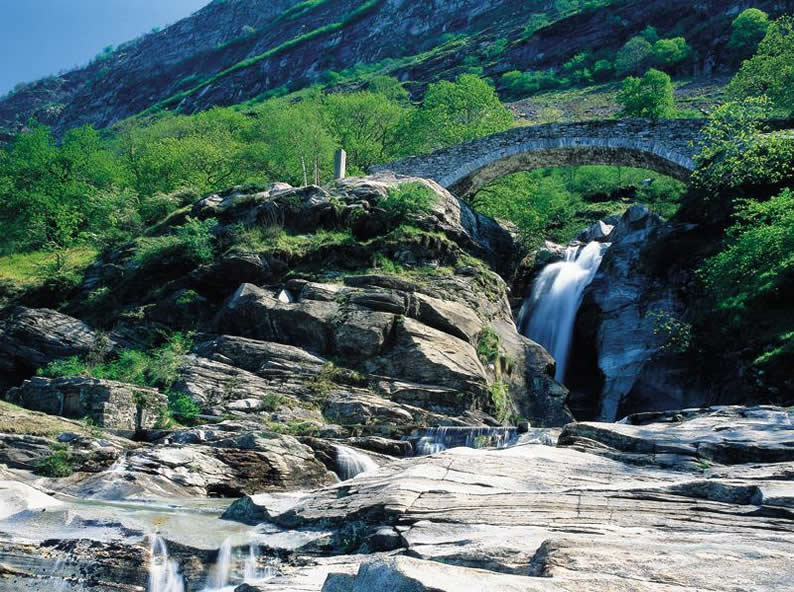 Image 1 - Cascata di Santa Petronilla