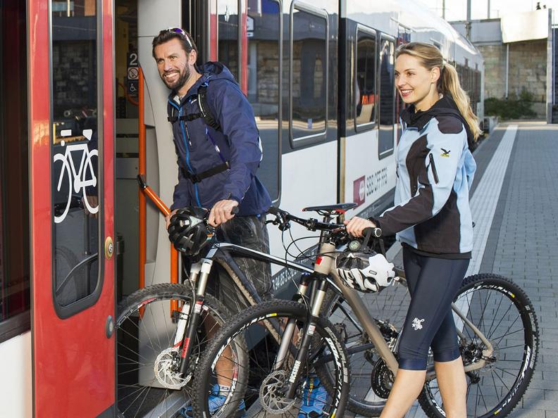 Image 0 - In treno con la bici