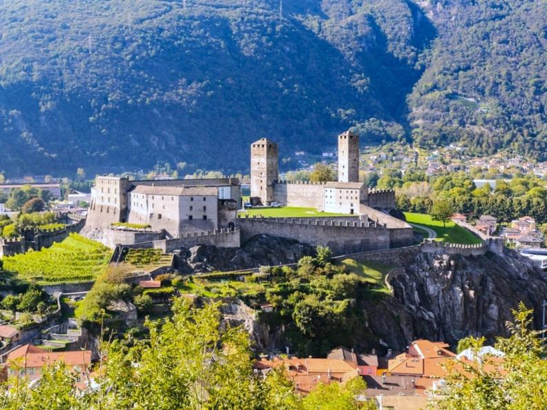 Image 1 - E-bike e pranzo alla Fortezza UNESCO di Bellinzona