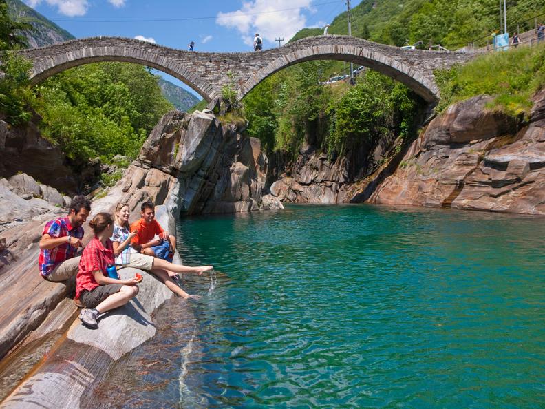 Image 2 - Val Verzasca - Au bord de l'onde verte