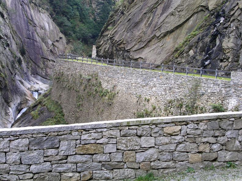 Image 1 - Il Sentiero Gottardo: Dazio Grande - Faido