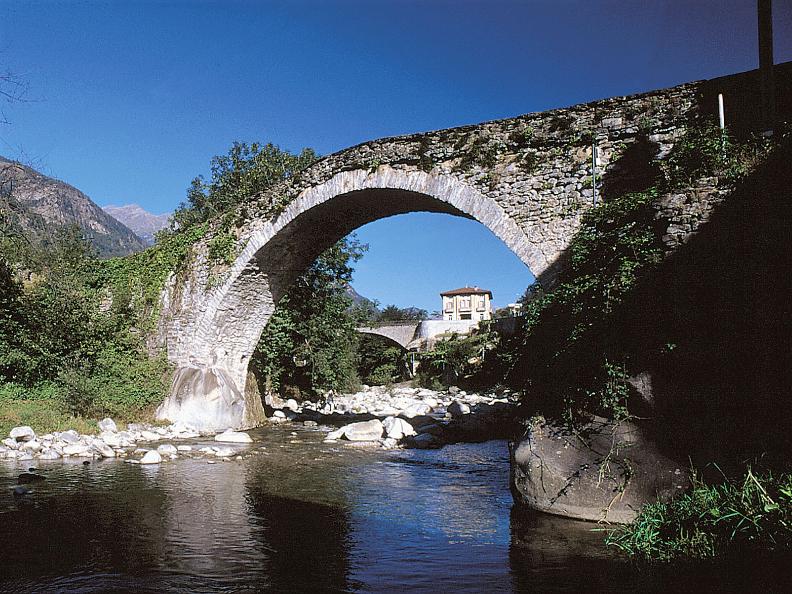Image 6 - Il Sentiero Gottardo: Giornico