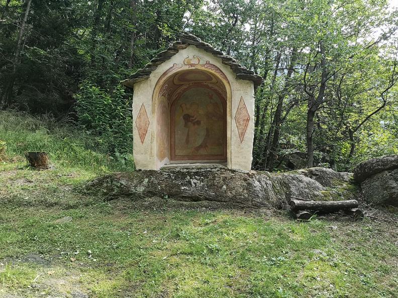 Image 2 - Giro del Castello di Serravalle