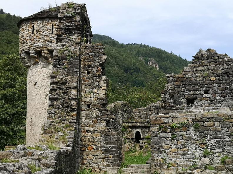 Image 8 - Giro del Castello di Serravalle