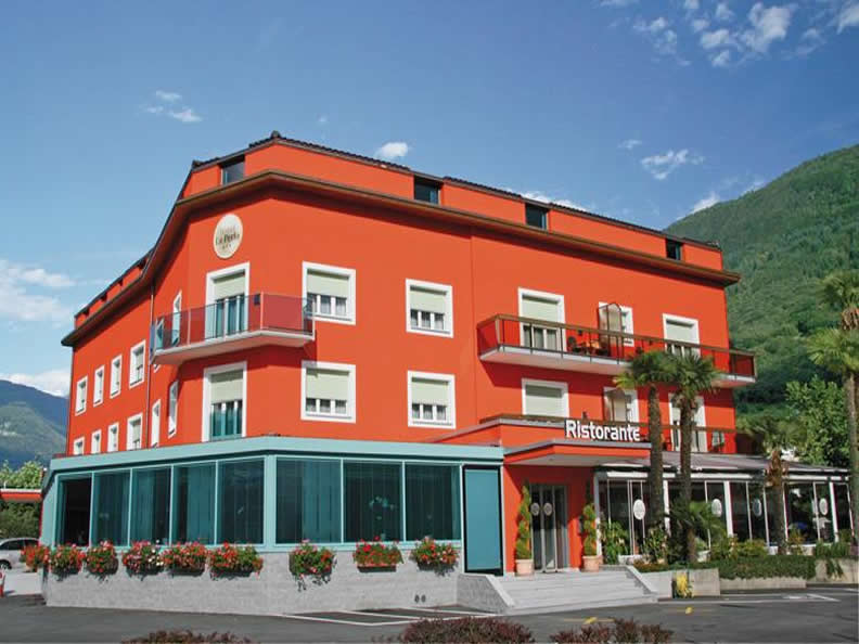 Image 0 - Restaurant Hotel La Perla Image 0 - Restaurant Hotel La Perla
