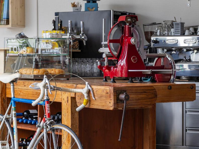 Image 4 - Velo Café Bar - Store e Customs 